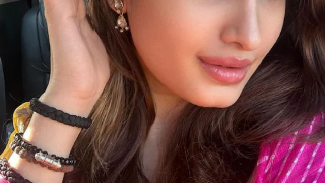 रवीना टंडन की बेटी राशा थदानी के लुक्स हैं कुछ खास, लोगों को दीवाना बनाने के लिए आप भी ऐसे करें वियर