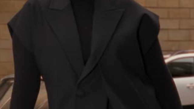 धोती स्टाइल स्कर्ट, सोनाक्षी सिन्हा का क्लासी इंडो वेस्टर्न लुक