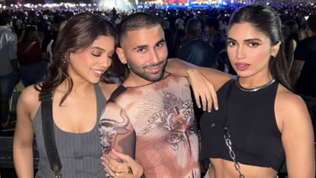 एब्स दिखाने के चक्कर में एक्ट्रेस ने ये क्या कर डाला