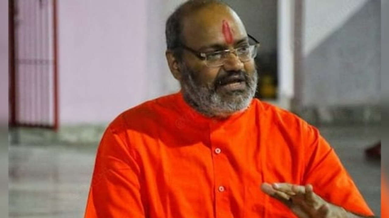 Yeti Narasimhanand Saraswati